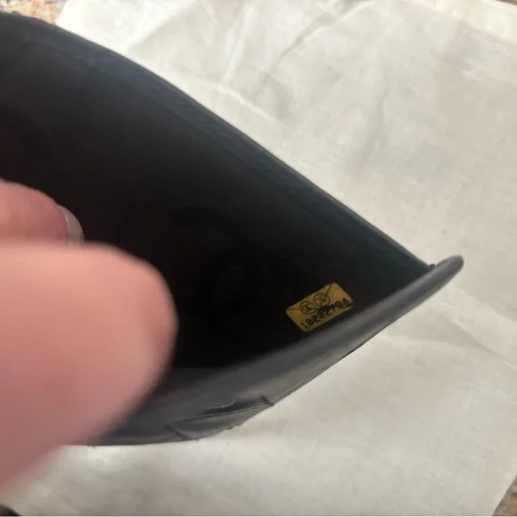 Vintage CHANEL Black Quilted Kisslock Leather Wallet - Picture 6 of 15